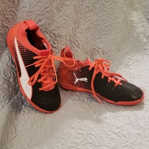 Puma Size 2 Kids Indoor Soccer Shoes
